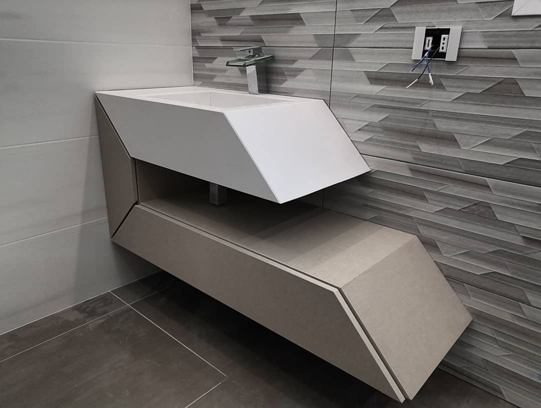 1. Mobile di bagno con struttura colore sera e lavabo in gres