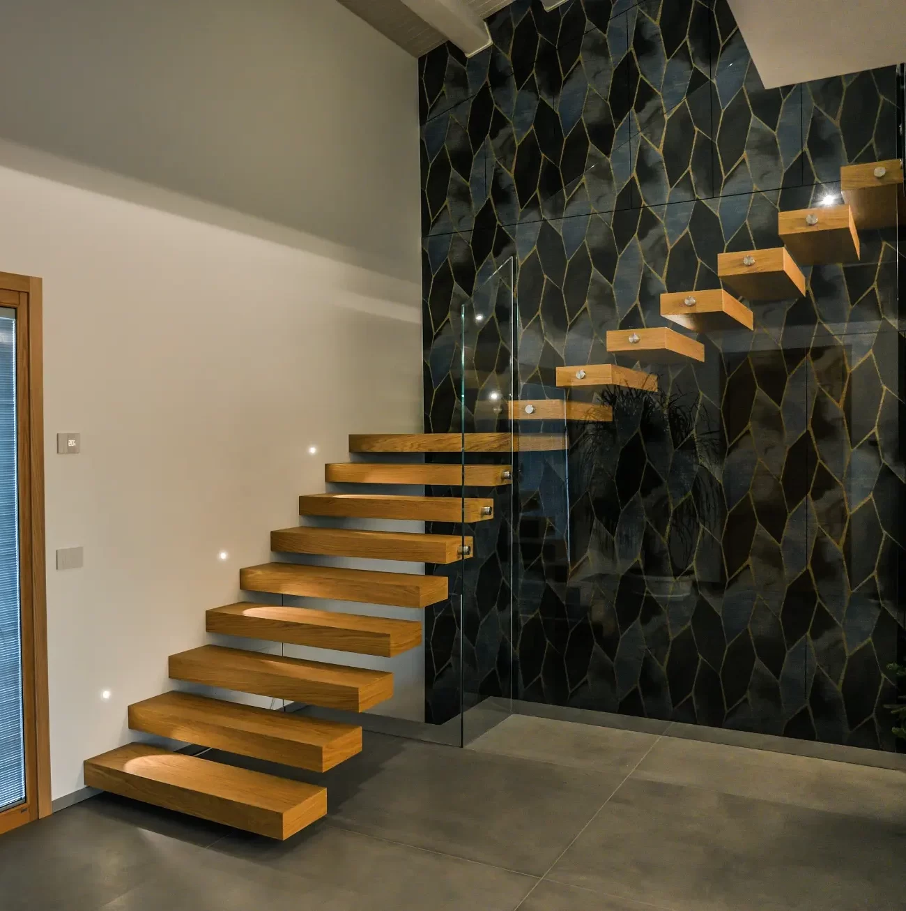 1. Scala a sbalzo in rovere