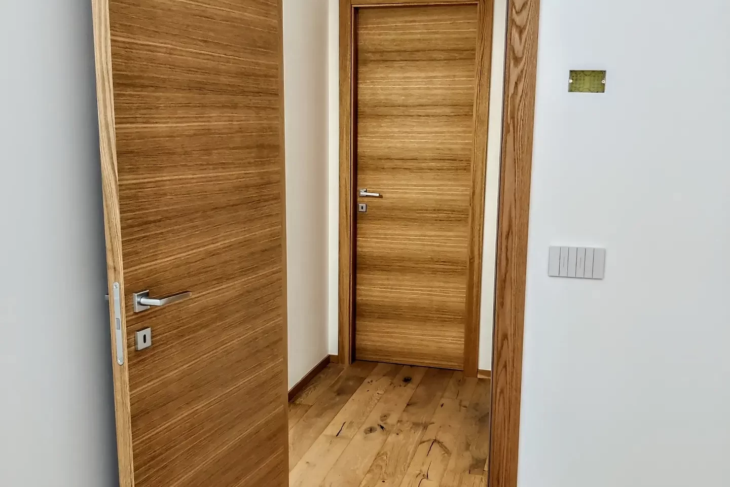 2. Porte in rovere spazzolato con venature orizzontale_