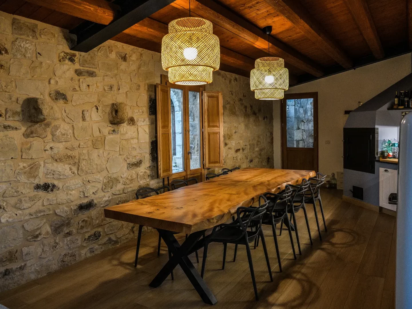 2. Tavolo in cedro del libano e struttura in ferro_