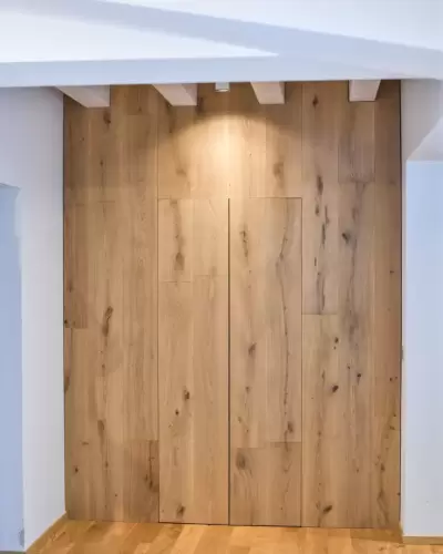 1. Parete in legno di quercia