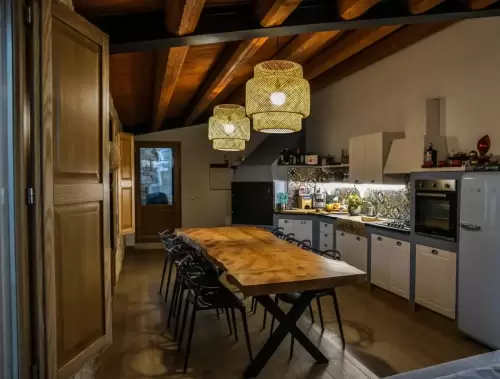 1. Tavolo in cedro del libano e struttura in ferro_