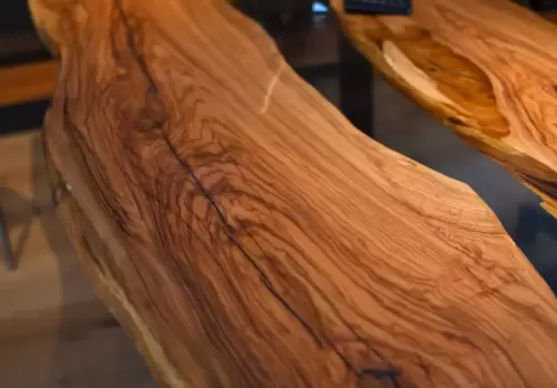 1. Tavolo in legno di ulivo e tavolo in legno di ulivo con resina