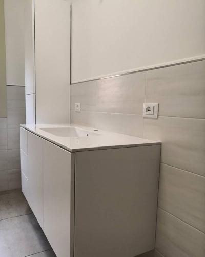 2. Mobile bagno laccato bianco opaco_