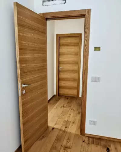 2. Porte in rovere spazzolato con venature orizzontale_