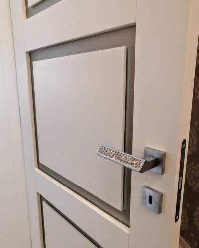 2. Porte pantografate laccate bianco opaco_