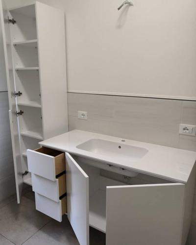 Mobile bagno laccato bianco opaco