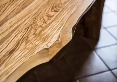 5. Tavolo in legno di Ulivo_