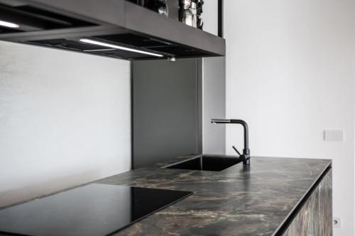 7. Cucina su misura rivestita in gres